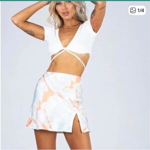 Princess Polly mini skirt blue and orange tie-dye and a small slit size 10 NWT